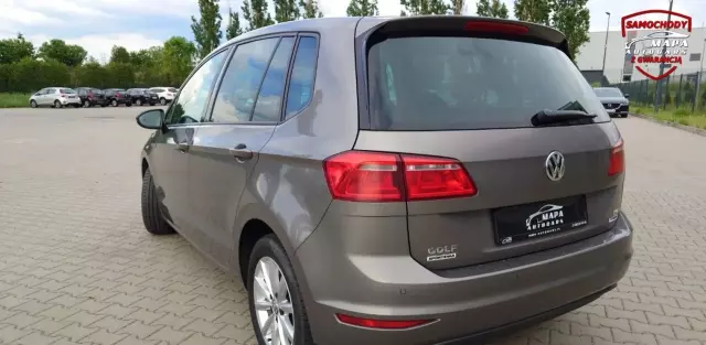 VOLKSWAGEN Golf Sportsvan 