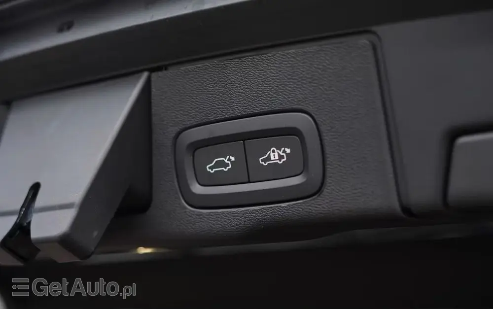 VOLVO XC 60 B5 B AWD Plus Black Edition