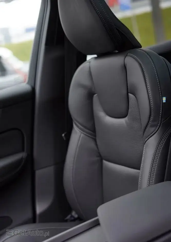 VOLVO XC 60 B5 B AWD Plus Black Edition