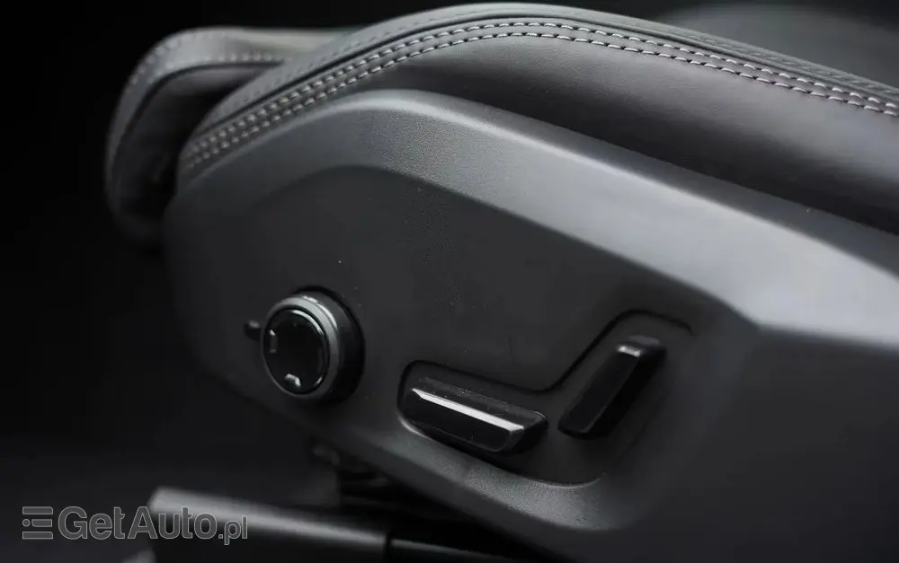 VOLVO XC 60 B5 B AWD Plus Black Edition