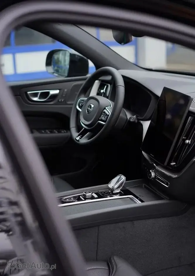 VOLVO XC 60 B5 B AWD Plus Black Edition