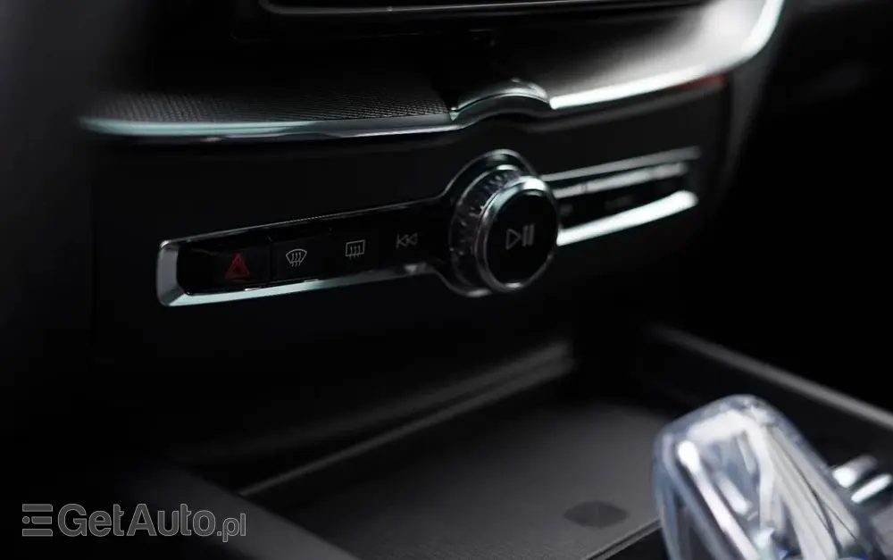 VOLVO XC 60 B5 B AWD Plus Black Edition