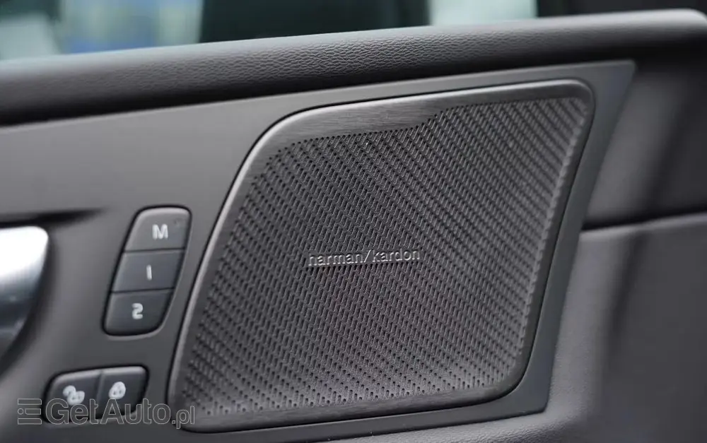 VOLVO XC 60 B5 B AWD Plus Black Edition