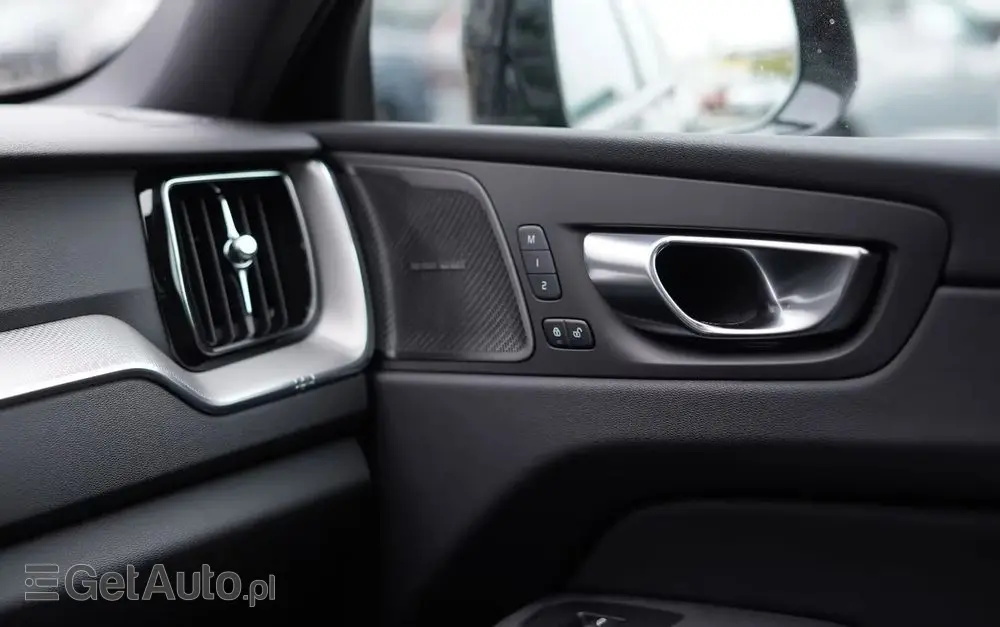 VOLVO XC 60 B5 B AWD Plus Black Edition