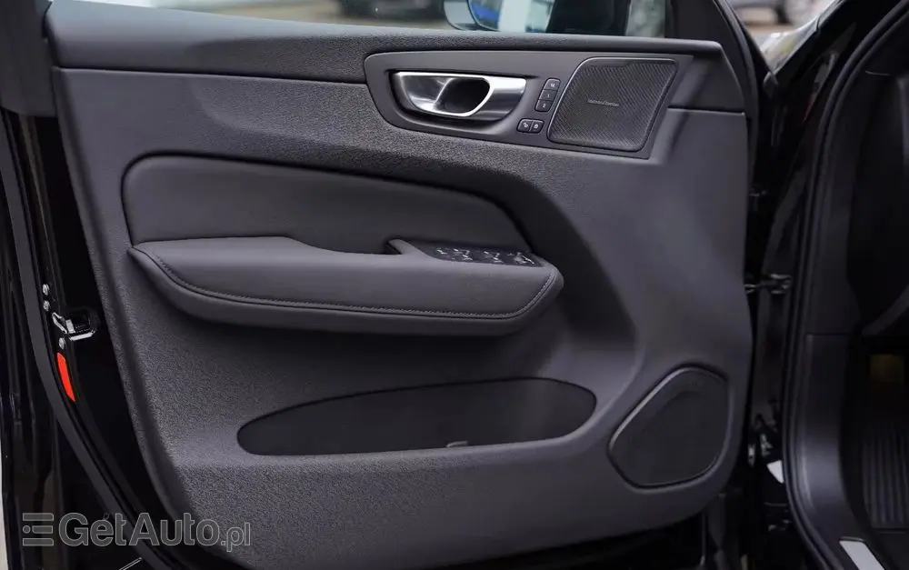 VOLVO XC 60 B5 B AWD Plus Black Edition