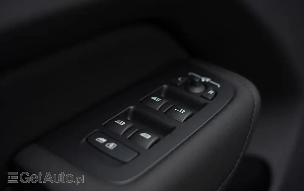 VOLVO XC 60 B5 B AWD Plus Black Edition