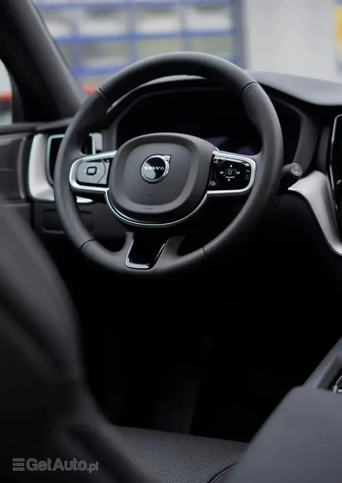 VOLVO XC 60 B5 B AWD Plus Black Edition