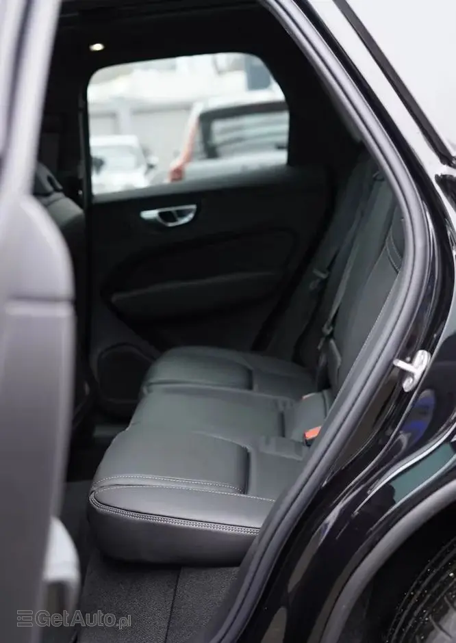 VOLVO XC 60 B5 B AWD Plus Black Edition