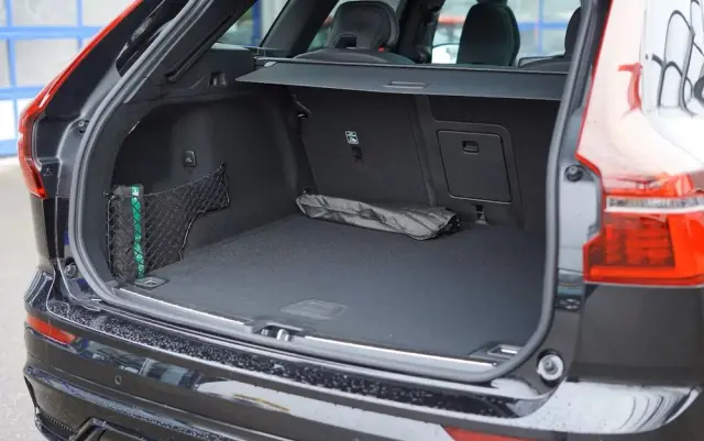 VOLVO XC 60 B5 B AWD Plus Black Edition