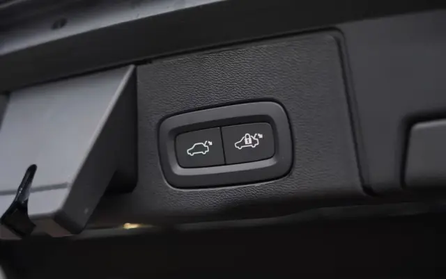 VOLVO XC 60 B5 B AWD Plus Black Edition