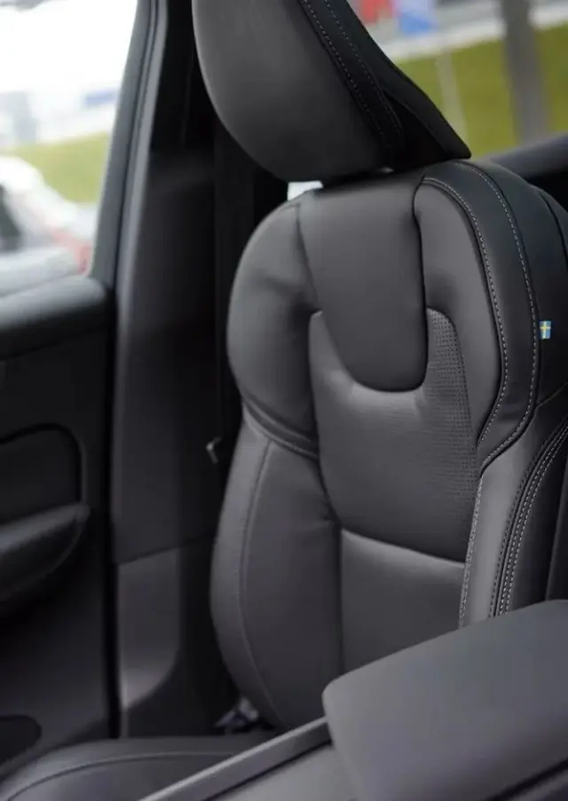 VOLVO XC 60 B5 B AWD Plus Black Edition