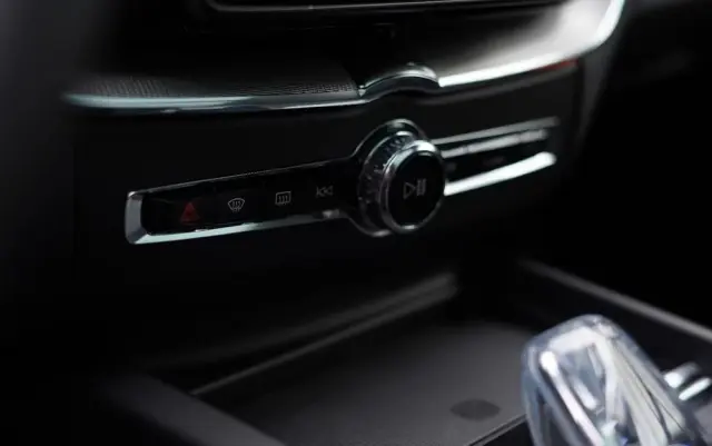 VOLVO XC 60 B5 B AWD Plus Black Edition