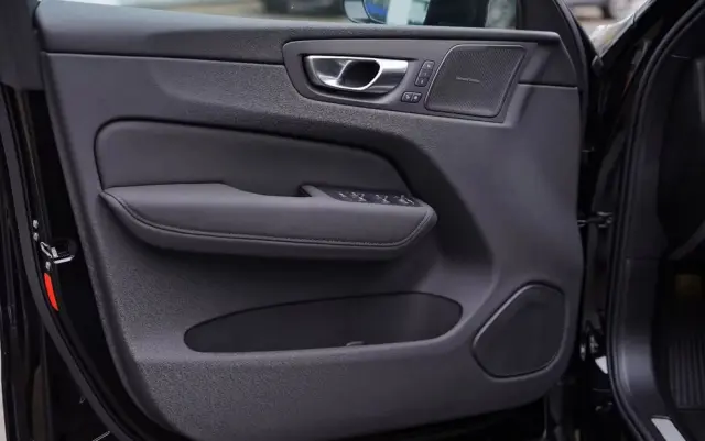 VOLVO XC 60 B5 B AWD Plus Black Edition