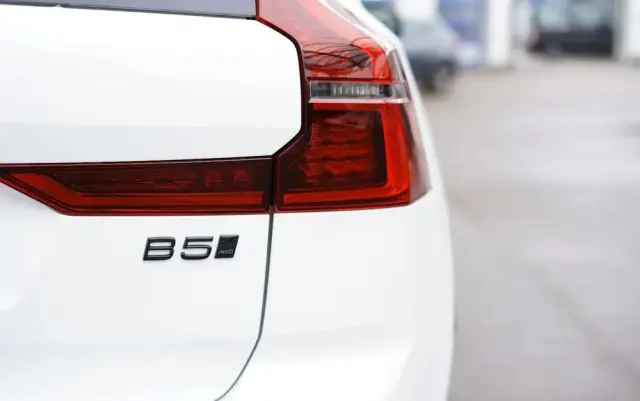 VOLVO XC 60 B5 B AWD Plus Black Edition