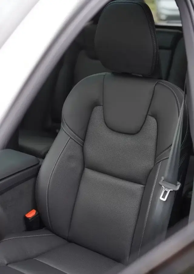 VOLVO XC 60 B5 B AWD Plus Black Edition