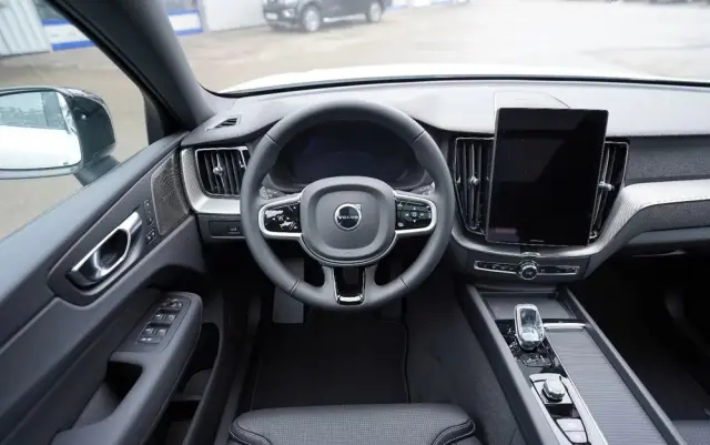 VOLVO XC 60 B5 B AWD Plus Black Edition