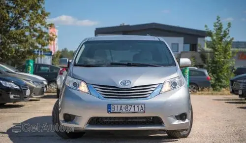 TOYOTA Sienna 