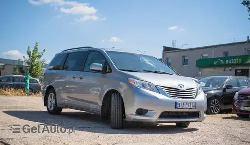 TOYOTA Sienna 
