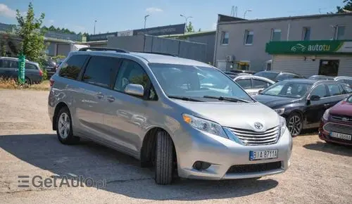 TOYOTA Sienna 