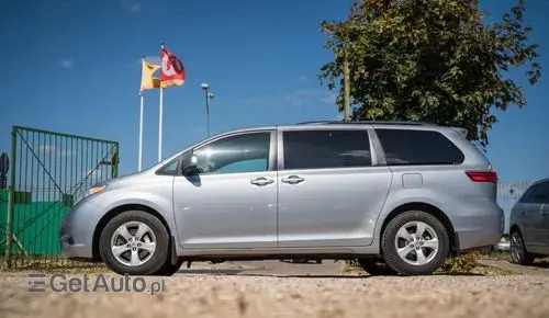 TOYOTA Sienna 