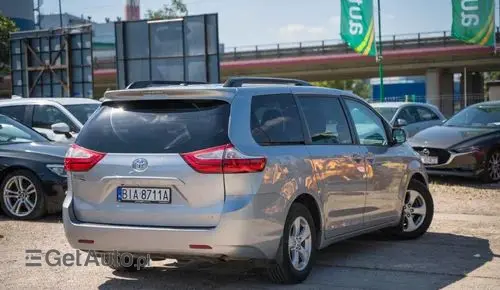 TOYOTA Sienna 