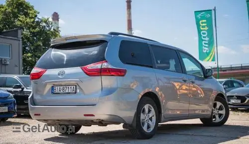 TOYOTA Sienna 