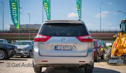 TOYOTA Sienna 