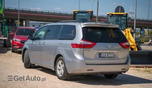 TOYOTA Sienna 