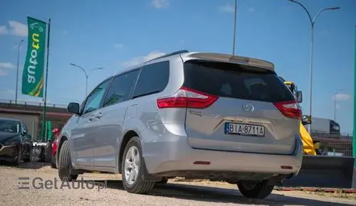 TOYOTA Sienna 