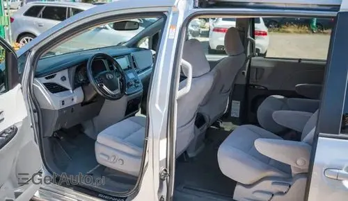 TOYOTA Sienna 