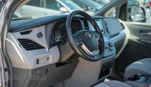 TOYOTA Sienna 