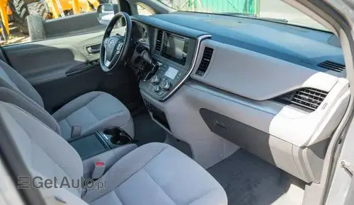 TOYOTA Sienna 