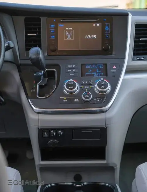 TOYOTA Sienna 