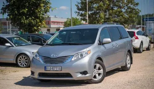 TOYOTA Sienna 
