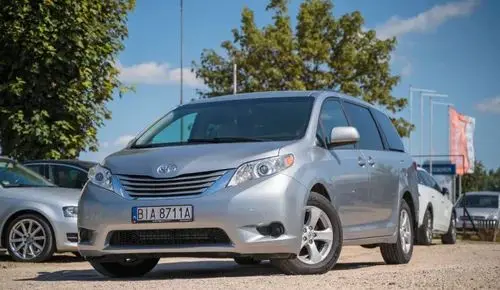 TOYOTA Sienna 