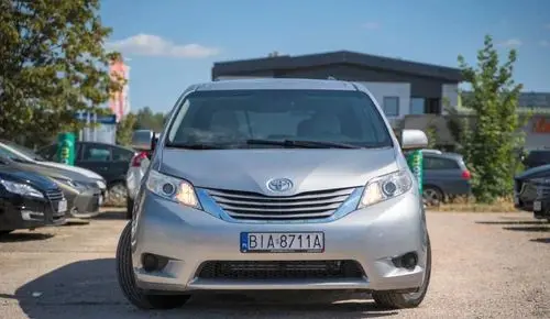 TOYOTA Sienna 