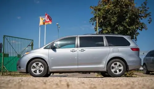 TOYOTA Sienna 