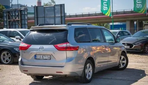 TOYOTA Sienna 