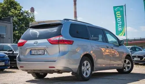 TOYOTA Sienna 
