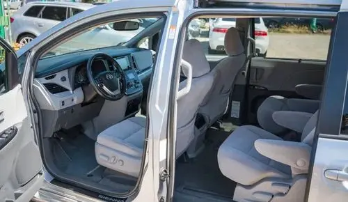 TOYOTA Sienna 