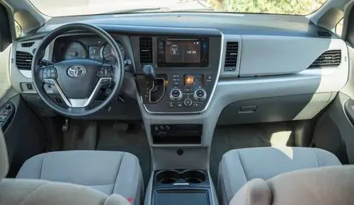 TOYOTA Sienna 