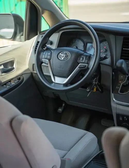 TOYOTA Sienna 