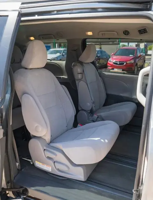 TOYOTA Sienna 