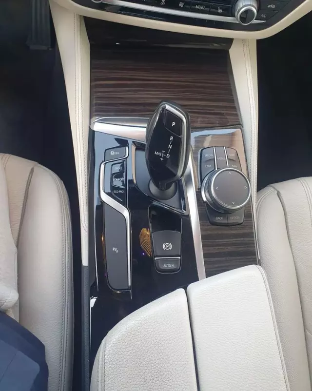 BMW Seria 5 520d Luxury Line