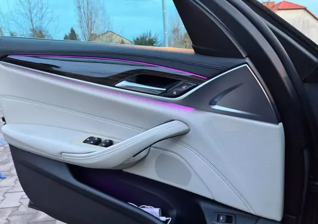 BMW Seria 5 520d Luxury Line