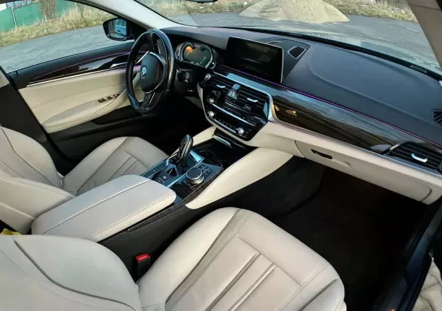 BMW Seria 5 520d Luxury Line