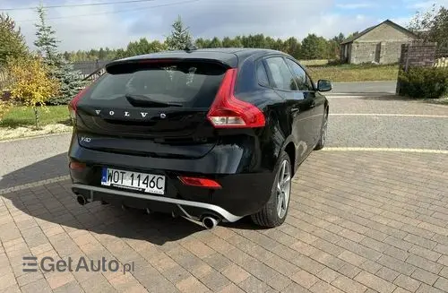 VOLVO V40 