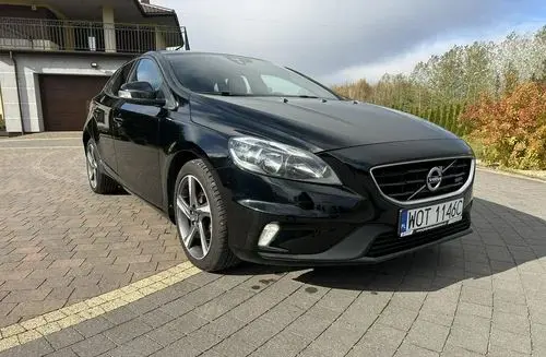 VOLVO V40 
