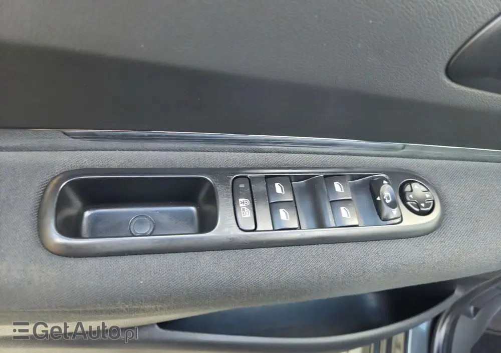 PEUGEOT 3008 1.6 HDi Access