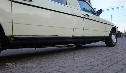MERCEDES-BENZ W123 